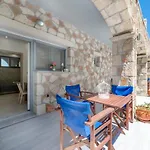 Golden Dolphin Studios&Apartments