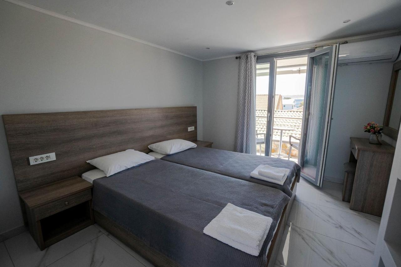 Golden Dolphin Studios&apartments Aparthotel